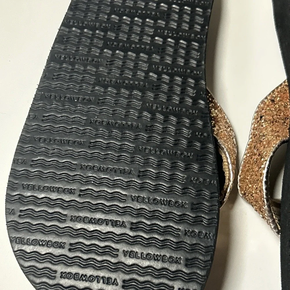 Yellow‎ Box Women's 6.5 Bling Sandal Gold Sequins Flip Flops Thongs - Picture 6 of 8